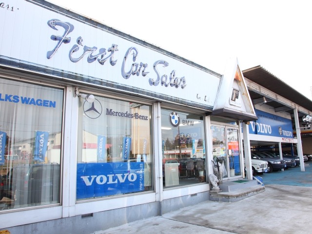 ファーストカーセールスの店舗正面