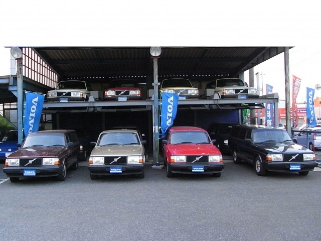 2段ラックを使った展示場